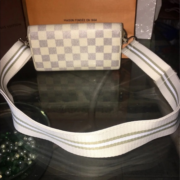 SOLDAuth Louis Vuitton Damier Azur Sarah Wallet - Picture 8 of 13